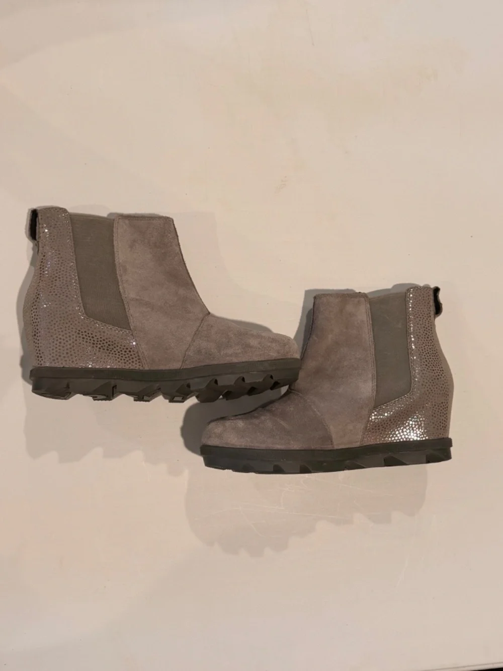 Sorel Joan of Arctic Wedge Chelsea Boot NWOT Size 5 Waterproof Suede